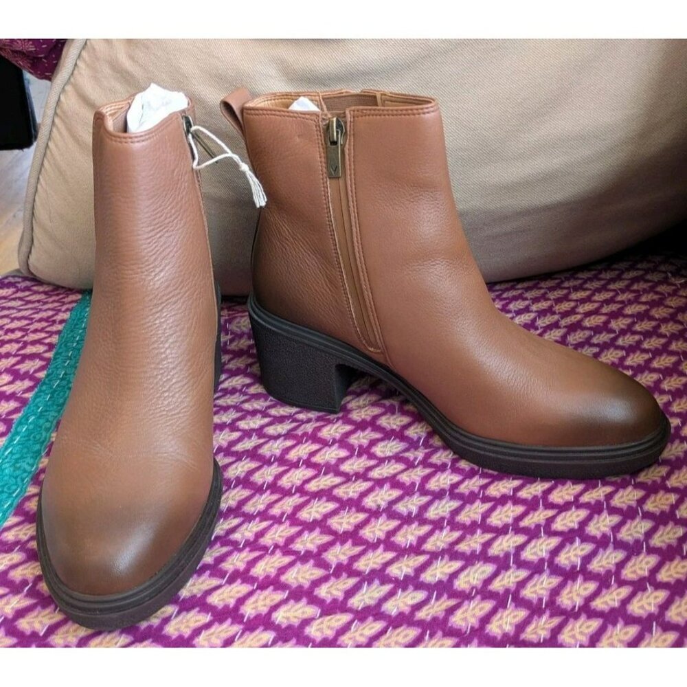 Size 8 Vionic Brown Savannah Booties Boots Soft Leather